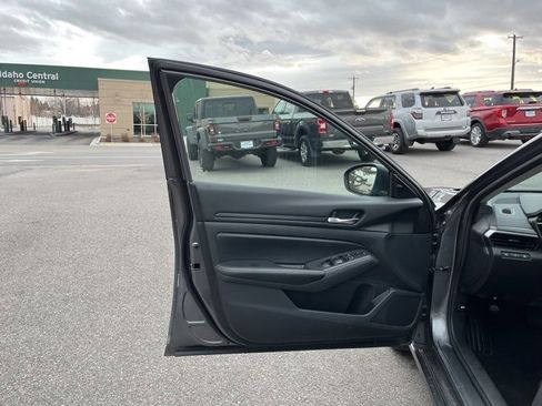 Used 2024 Nissan Altima 2.5 SV image 25