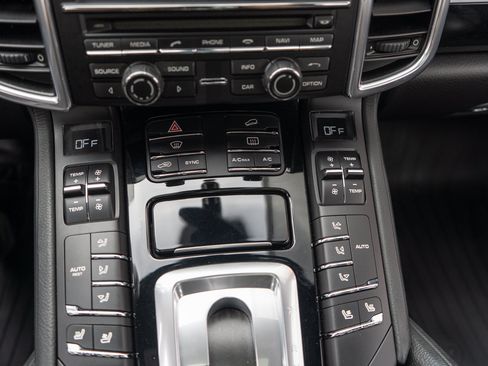 Used 2015 Porsche Cayenne S AWD/4WD image 22