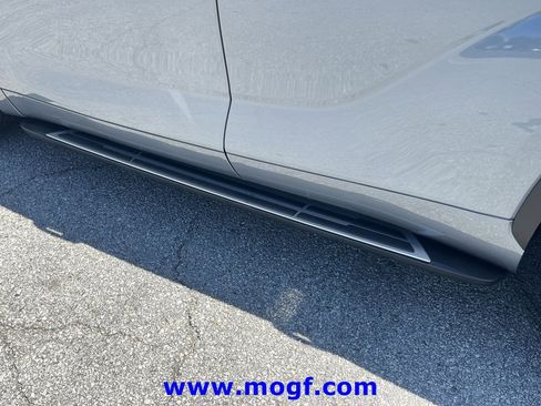 Used 2023 Toyota Highlander XLE image 32