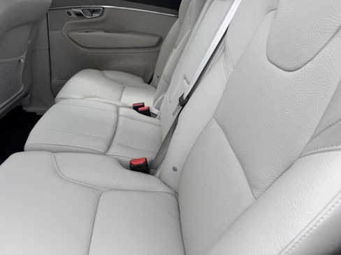 Certified 2025 Volvo XC90 B5 Plus w/ Protection Package Premier AWD/4WD image 16
