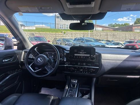 Used 2022 Nissan Pathfinder SL AWD/4WD image 8