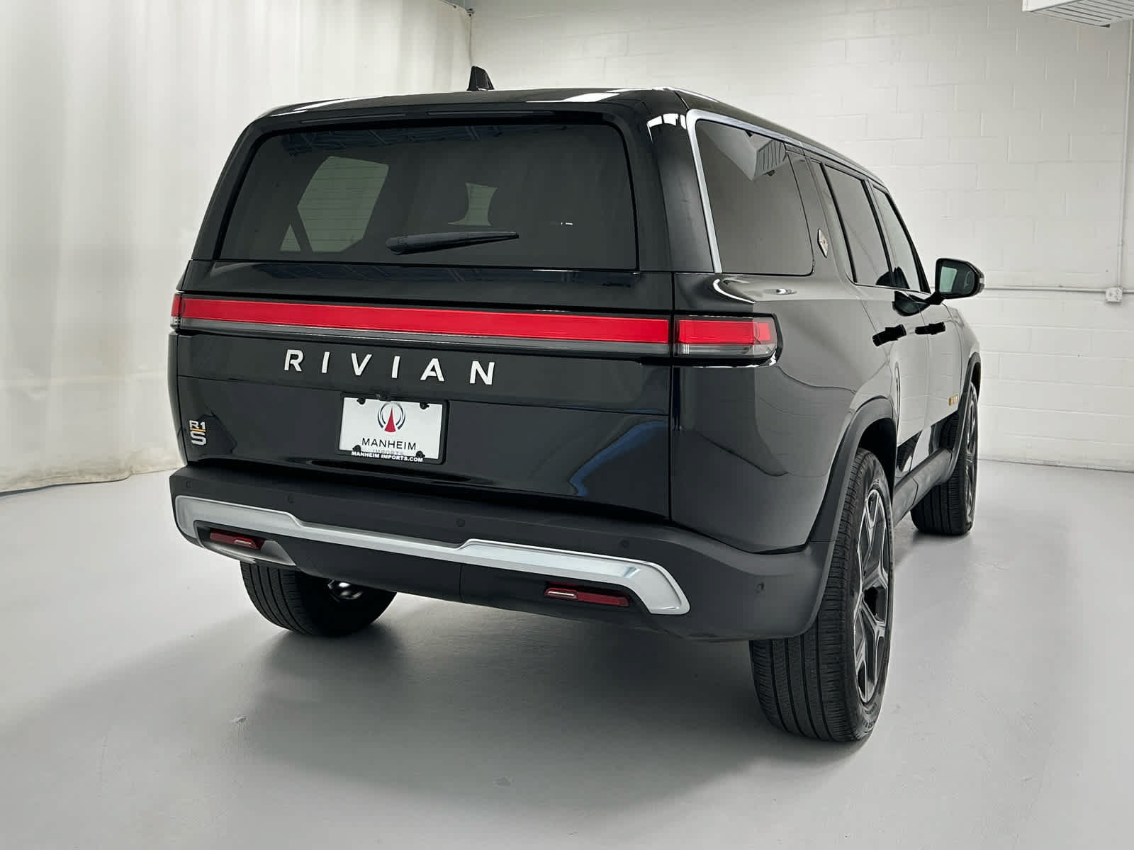 Used 2023 Rivian R1S Adventure Quad AWD/4WD image 6