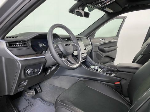 New 2026 Jeep Grand Cherokee Altitude AWD/4WD image 2