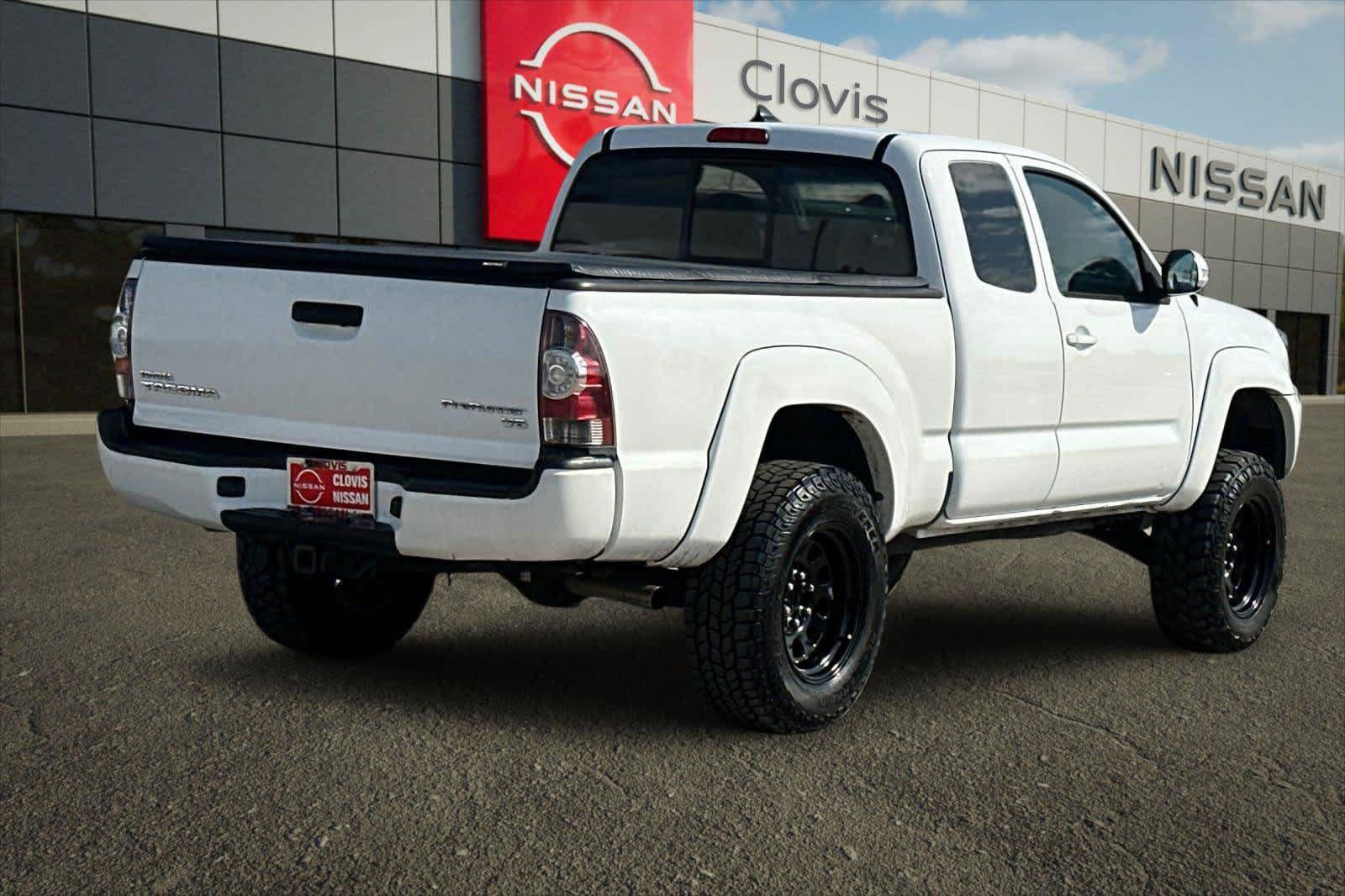 Used 2014 Toyota Tacoma PreRunner w/ TRD Sport Package RWD image 3