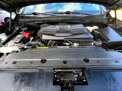 Used 2024 Nissan Titan SV image 30