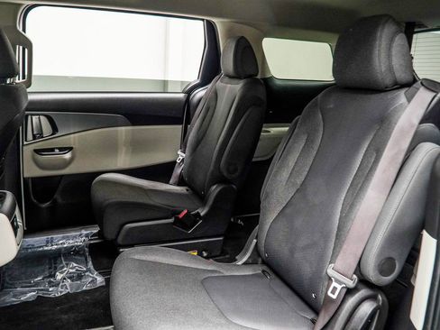 Used 2024 Kia Carnival LX image 38