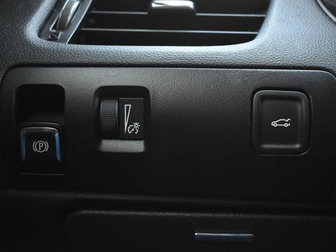 Used 2017 Chevrolet Impala LT image 18