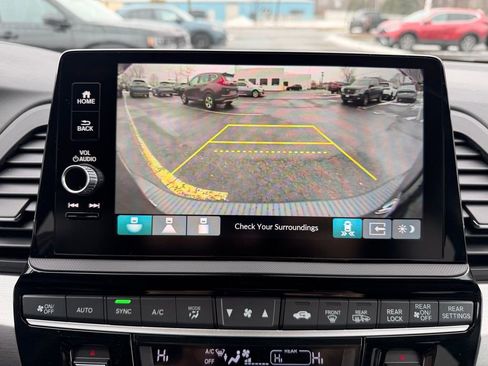 New 2026 Honda Odyssey Touring image 9