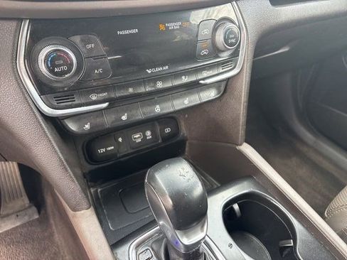 Used 2020 Hyundai Santa Fe Limited image 24