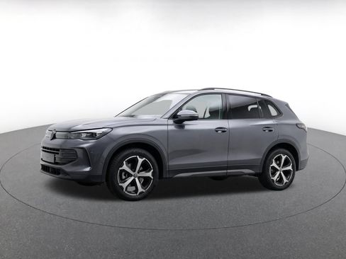 Used 2026 Volkswagen Tiguan SE AWD/4WD image 3