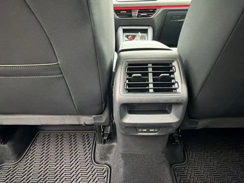 Used 2026 Volkswagen Tiguan SE AWD/4WD image 30