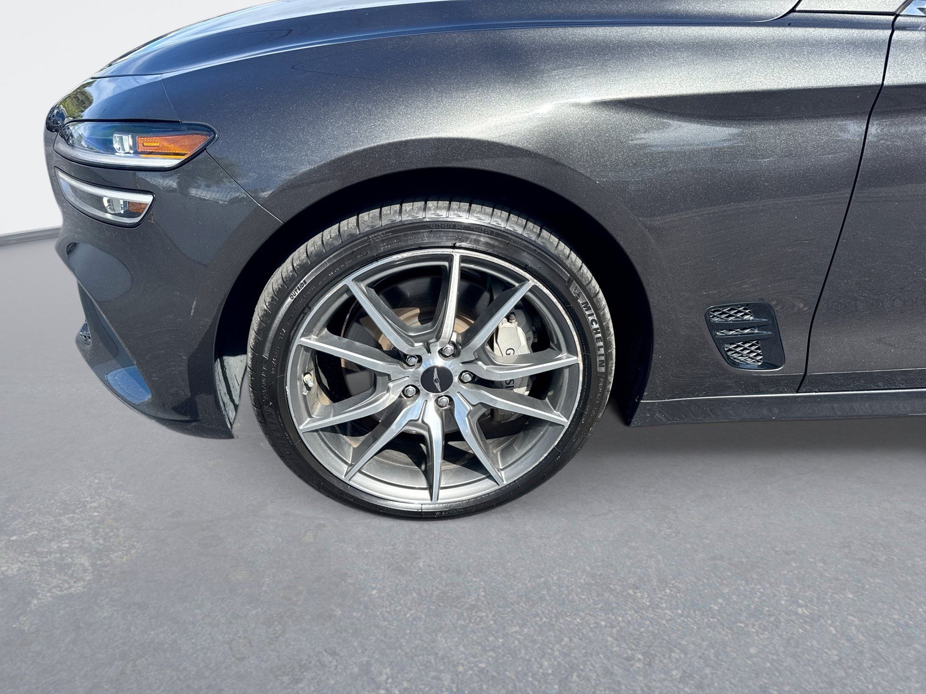 Used 2025 Genesis G70 2.5T AWD/4WD image 11