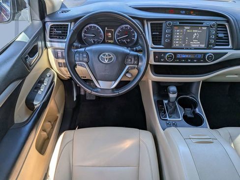 Used 2018 Toyota Highlander XLE FWD image 16