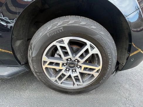 Used 2025 Ford Expedition Active AWD/4WD image 12