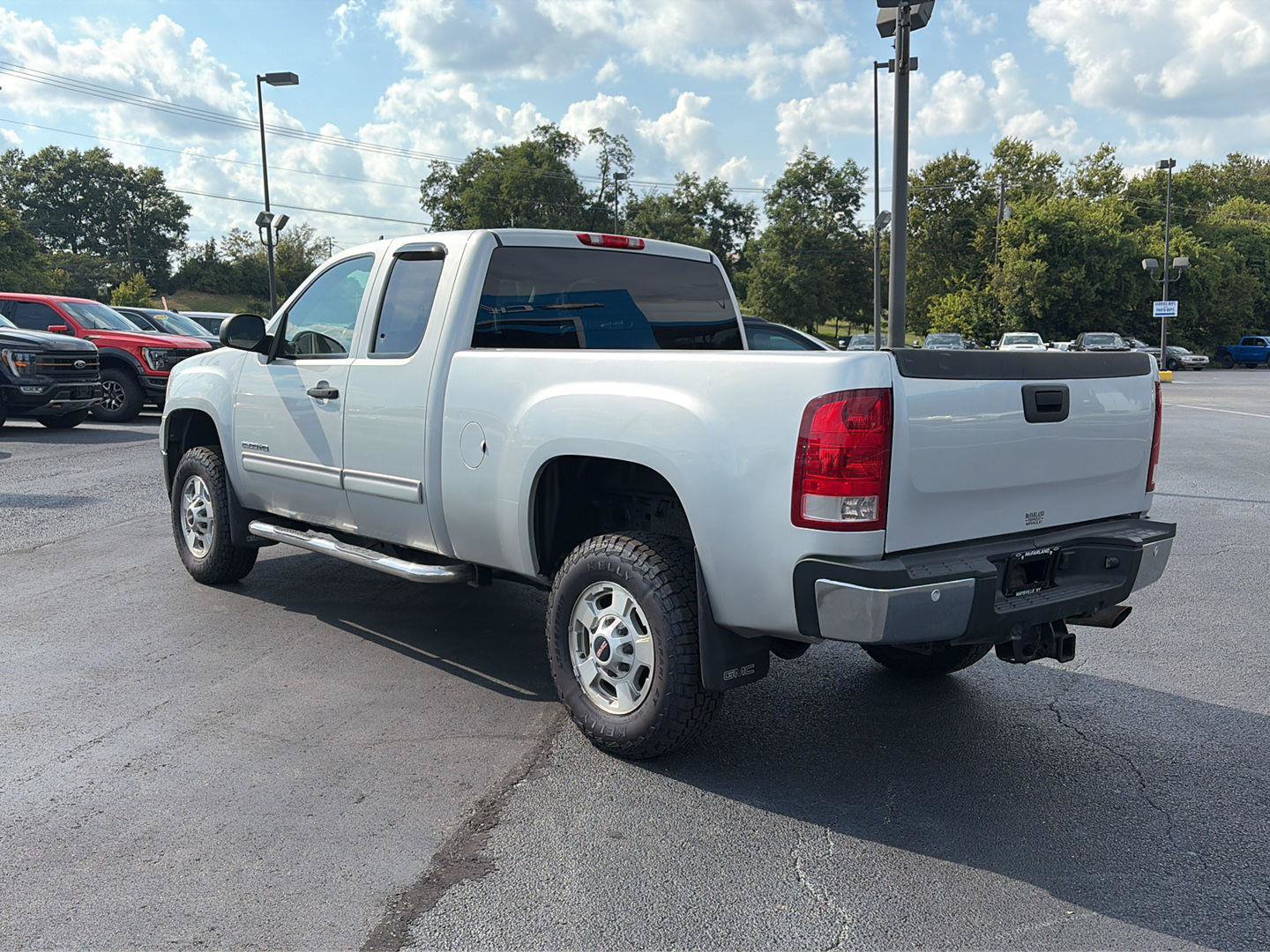 Used 2011 GMC Sierra 2500 SLE w/ Convenience Package AWD/4WD image 3