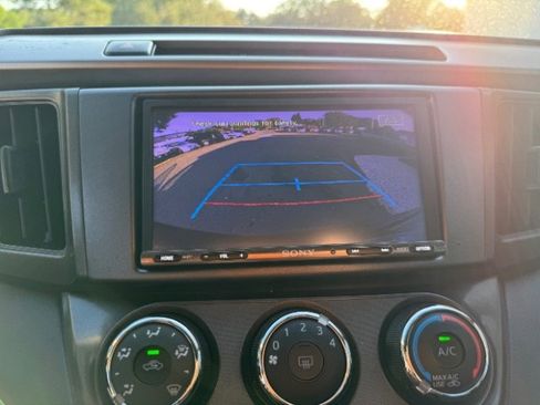 Used 2015 Toyota RAV4 LE image 28