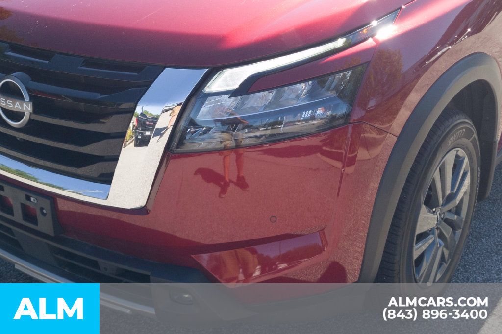 Used 2024 Nissan Pathfinder SV AWD/4WD image 12