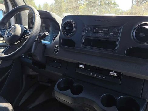 Used 2025 Mercedes-Benz Sprinter 2500 image 12