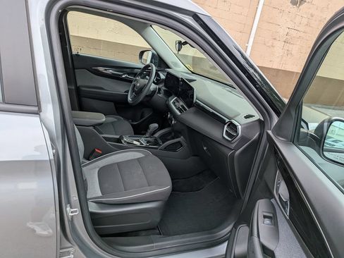 Used 2024 Chevrolet TrailBlazer LS FWD image 32