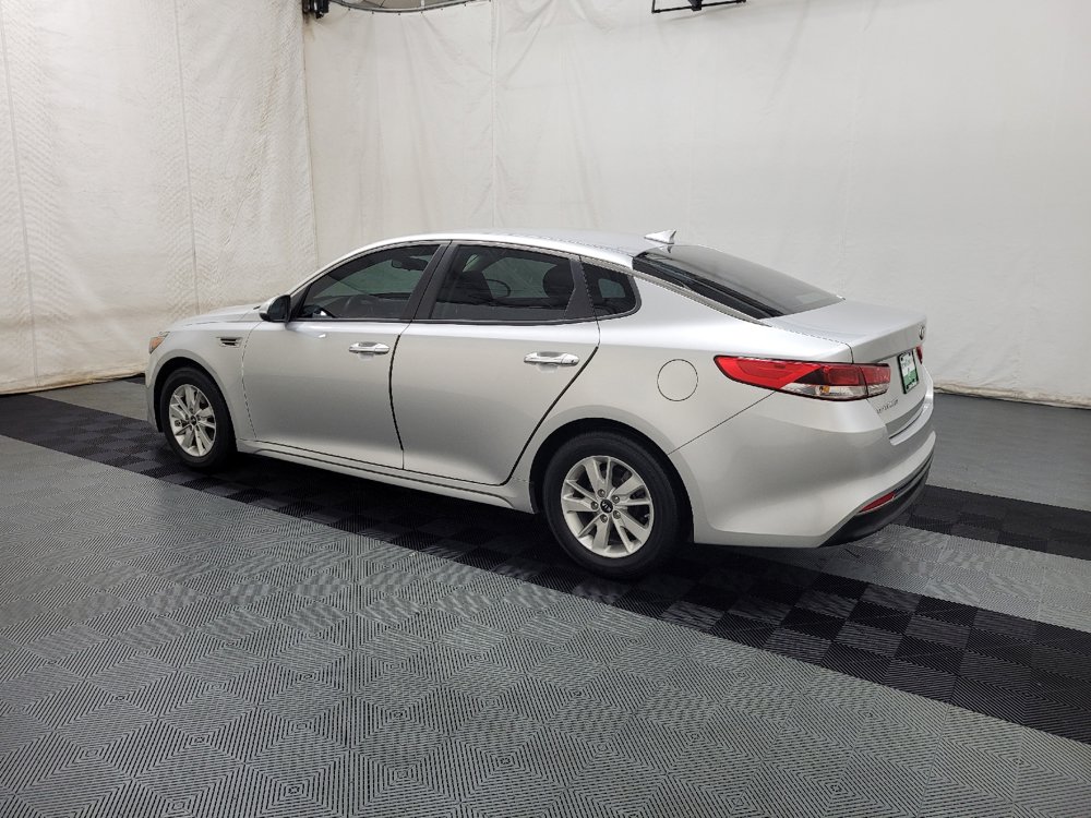 Used 2017 Kia Optima LX FWD image 3