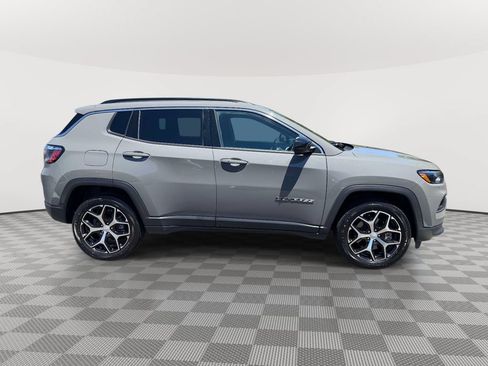 Certified 2024 Jeep Compass Latitude AWD/4WD image 7