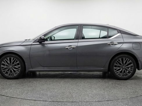 Used 2025 Nissan Altima 2.5 SV image 5