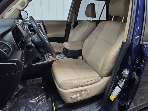 Used 2022 Toyota 4Runner SR5 Premium image 30