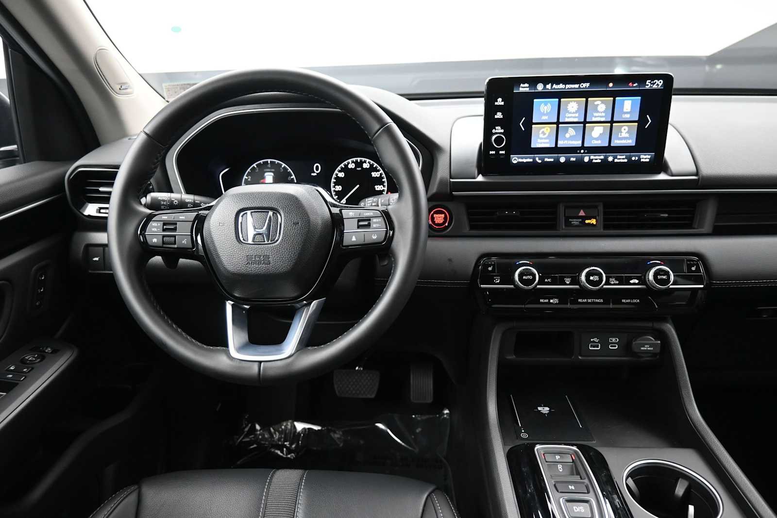 Certified 2025 Honda Pilot Touring image 21