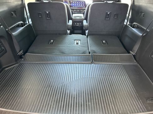 Used 2025 Chevrolet Traverse RS w/ LPO, Floor Liner Package AWD/4WD image 25