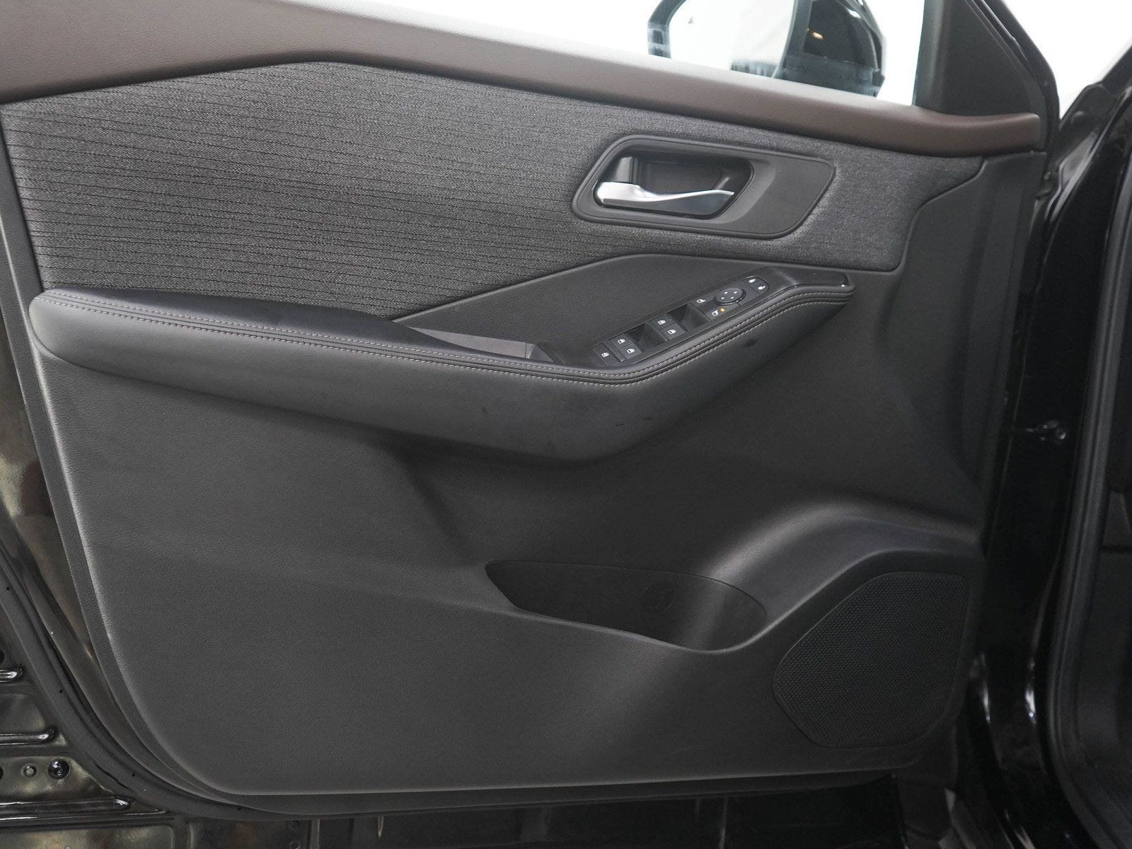 Used 2023 Nissan Rogue SV AWD/4WD image 19