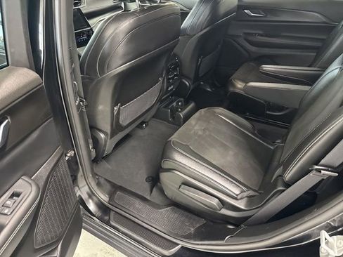 Used 2023 Jeep Grand Cherokee L Altitude image 20