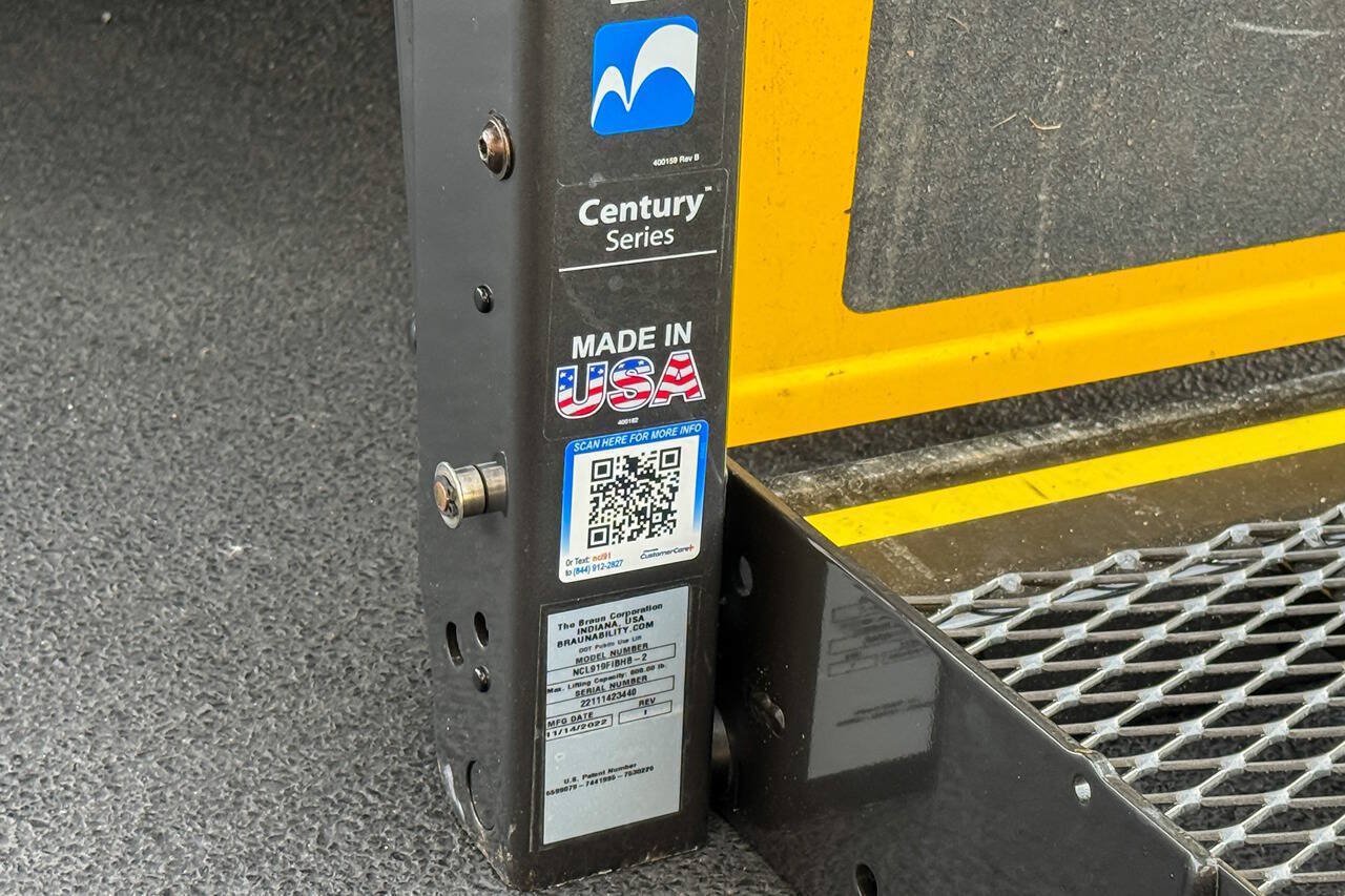 Used 2023 Ford E-Transit Medium Roof RWD image 8