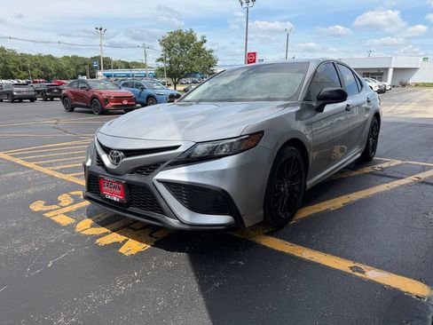 Used 2021 Toyota Camry SE AWD/4WD image 9