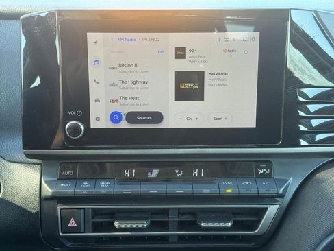 Used 2025 Toyota Camry LE image 17