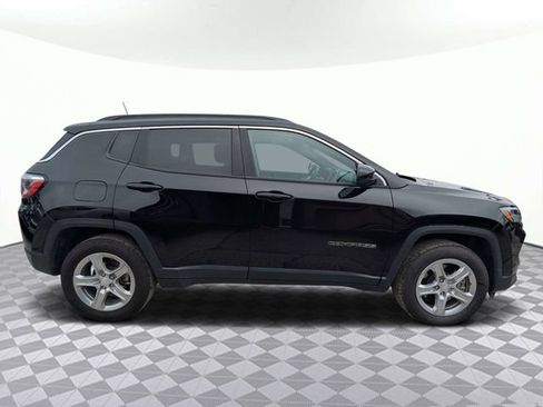 Used 2024 Jeep Compass Latitude AWD/4WD image 2