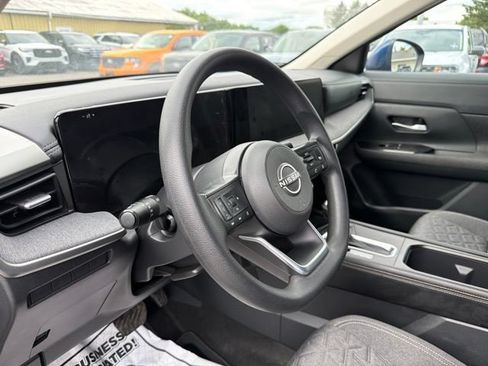Used 2025 Nissan Kicks SV AWD/4WD image 21