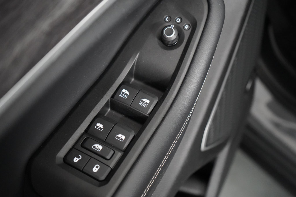 Used 2021 Jeep Grand Cherokee L Limited AWD/4WD image 18