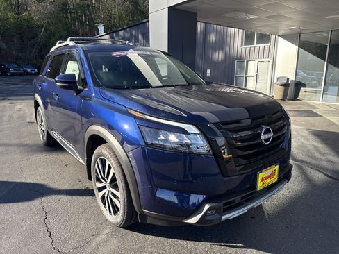 New 2025 Nissan Pathfinder Platinum w/ Black Appearance Package image 10