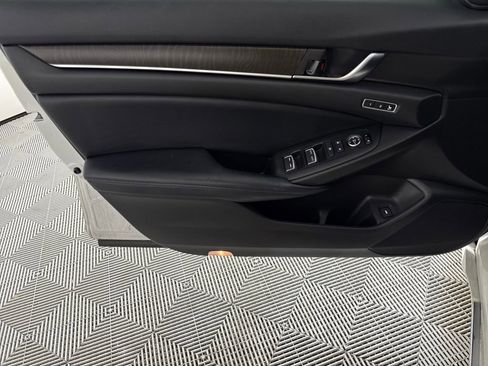 Used 2018 Honda Accord Touring image 9