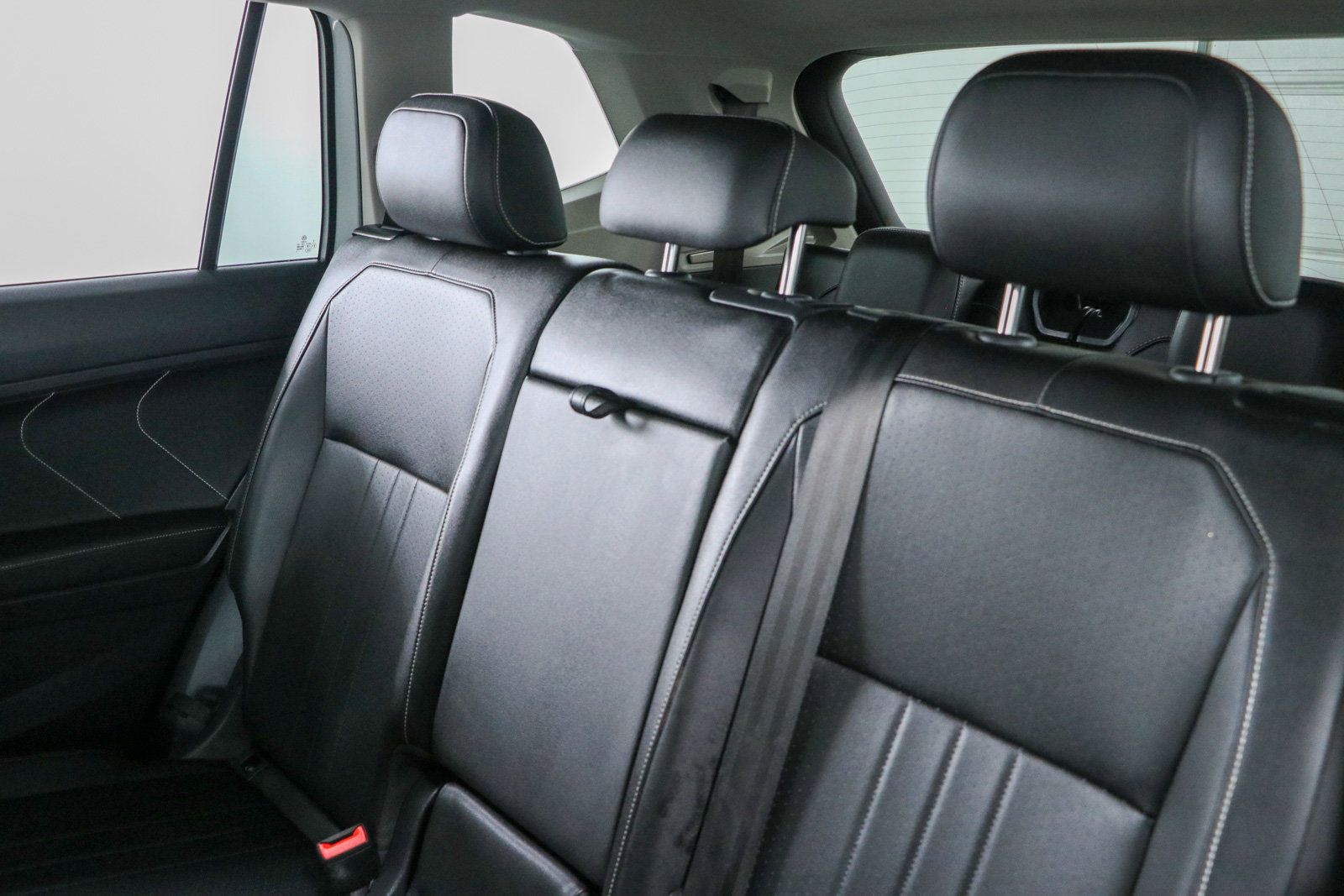 Used 2023 Volkswagen Tiguan SE w/ Panoramic Sunroof Package FWD image 25