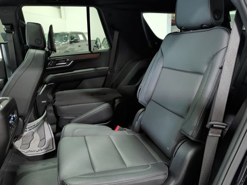 Used 2026 GMC Yukon Denali w/ Advanced Technology Package AWD/4WD image 8