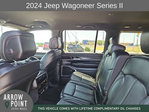 Used 2024 Jeep Wagoneer Series II w/ Flexible Seating Group RWD image 18