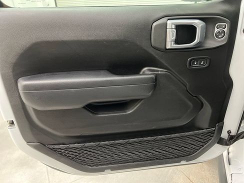Used 2024 Jeep Wrangler Unlimited Rubicon AWD/4WD image 14