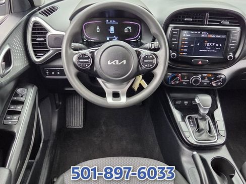 Used 2023 Kia Soul LX w/ LX Technology Package FWD image 11