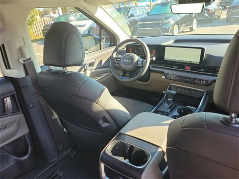 New 2026 Kia Carnival EX image 13