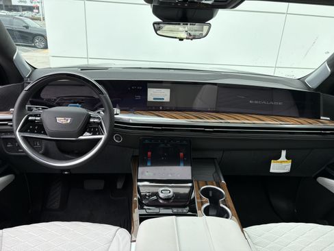 New 2026 Cadillac Escalade ESV Platinum Sport w/ LPO, ONYX Package AWD/4WD image 23