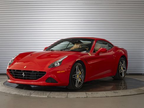 Used 2016 Ferrari California T RWD image 10