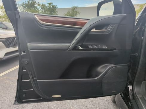 Used 2016 Lexus LX 570 4WD w/ Luxury Package image 17