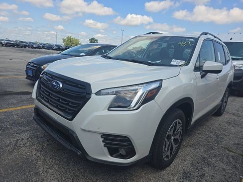Used 2023 Subaru Forester Premium AWD/4WD image 5