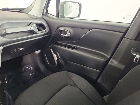 Used 2023 Jeep Renegade Latitude AWD/4WD image 30